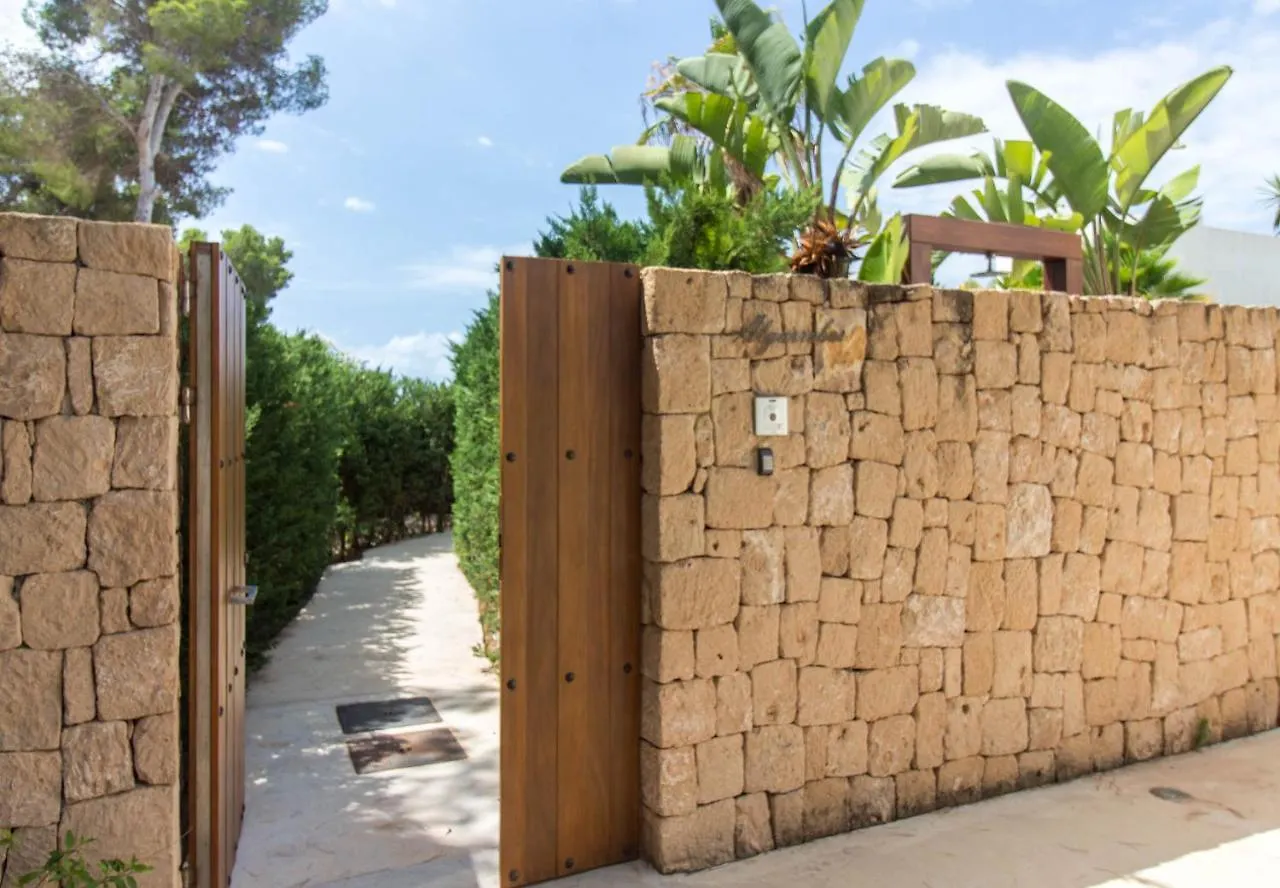 Villa Algarrobos location